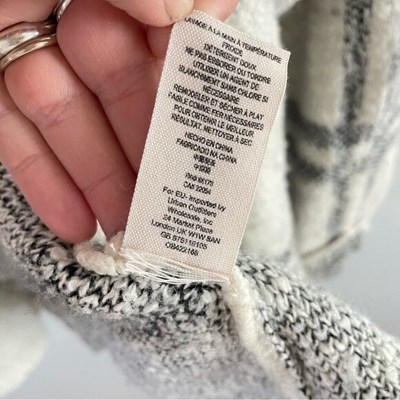 Free People | Womens Grey & White Windowpane Plaid Oversized Wool Blend Cardigan - Picture 7 of 10